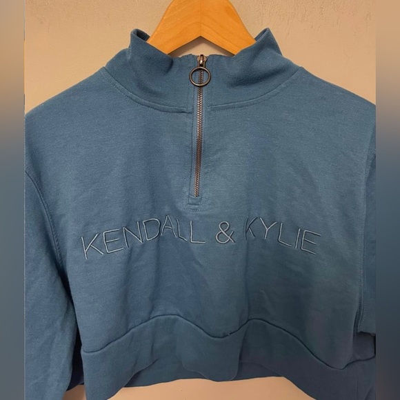 Kendall & Kylie Cropped Quarter-Zip Pullover - Picture 6 of 10